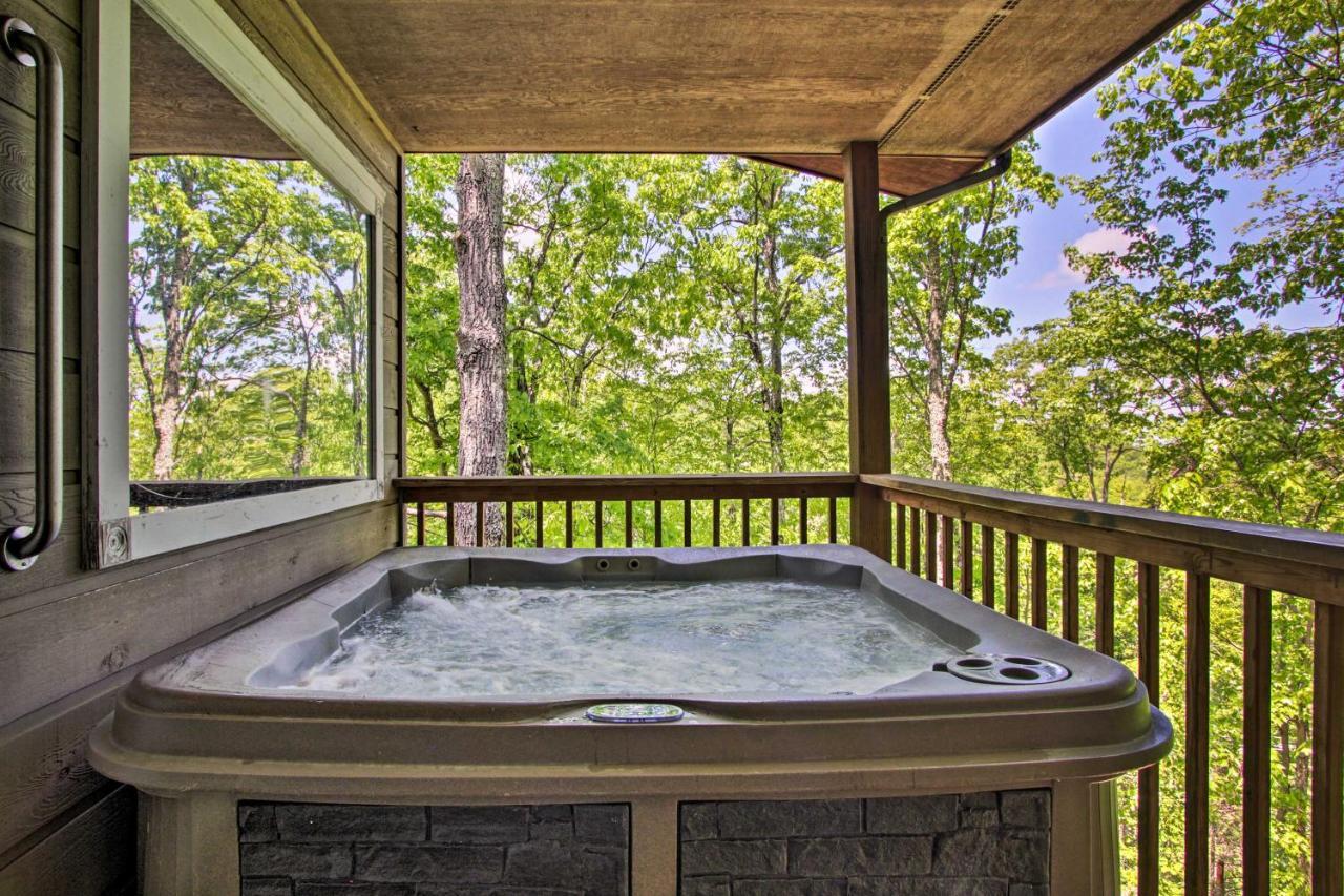 Eclectic Cabin With Hot Tub 1 Mi To Ober Gatlinburg Eksteriør billede